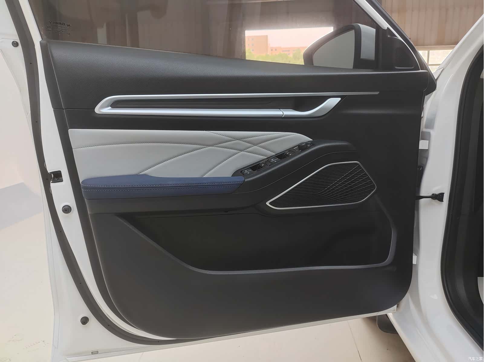 Geely Emgrand, 2022 13
