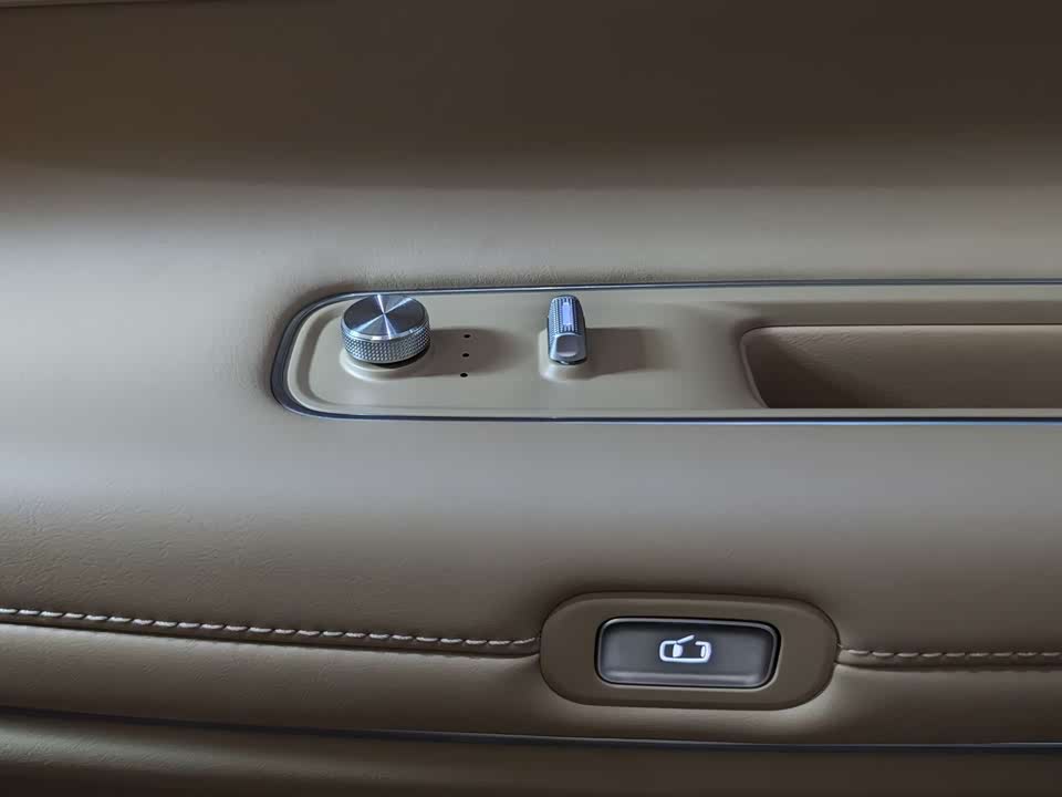 AITO Ask the world M9