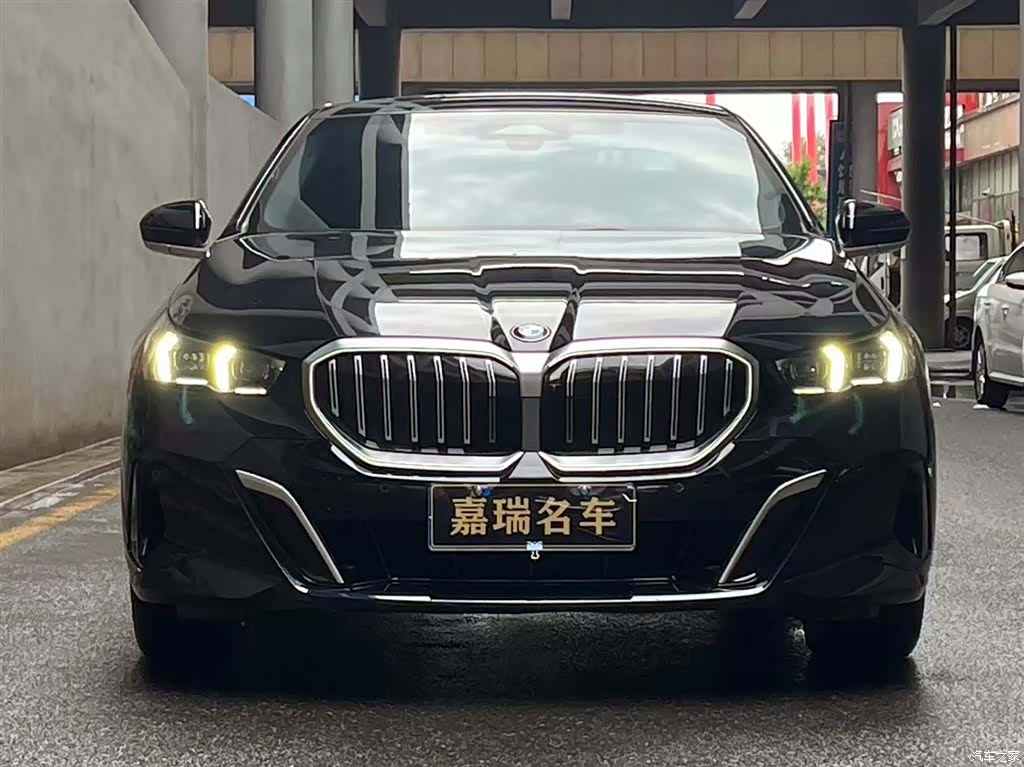 BMW 5 Series, 2025 2