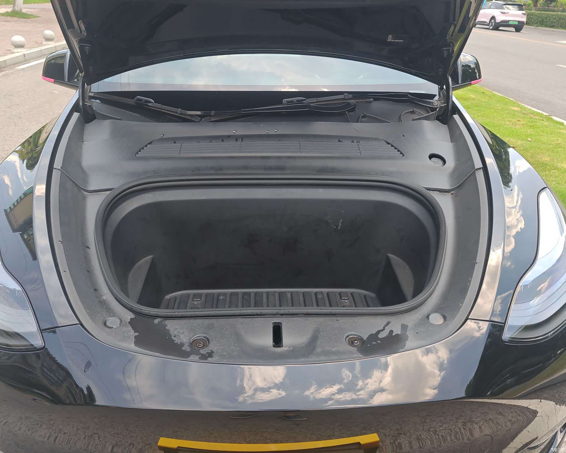Tesla Model Y, 2021 все фото