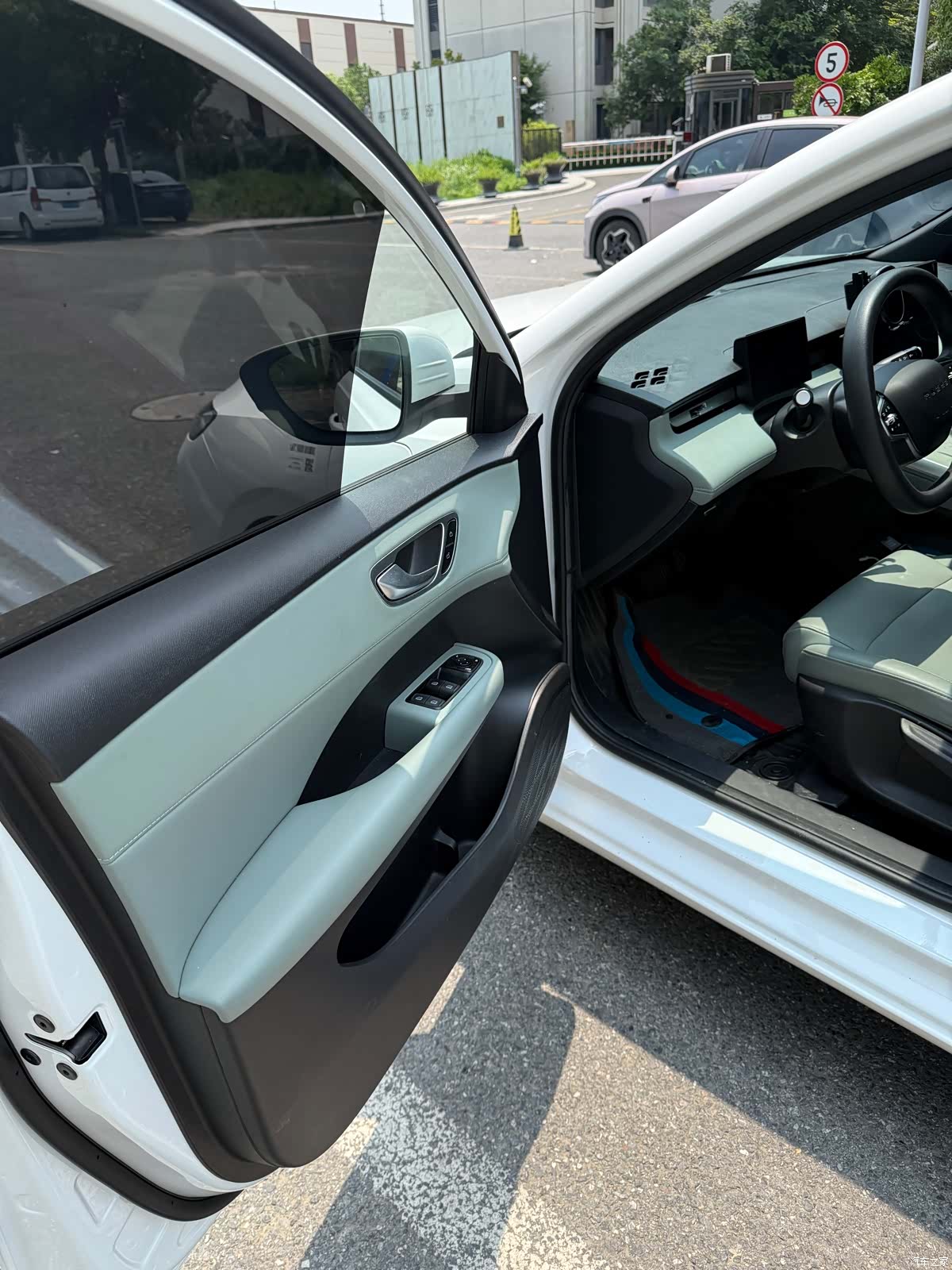 Roewe D6, 2025 7