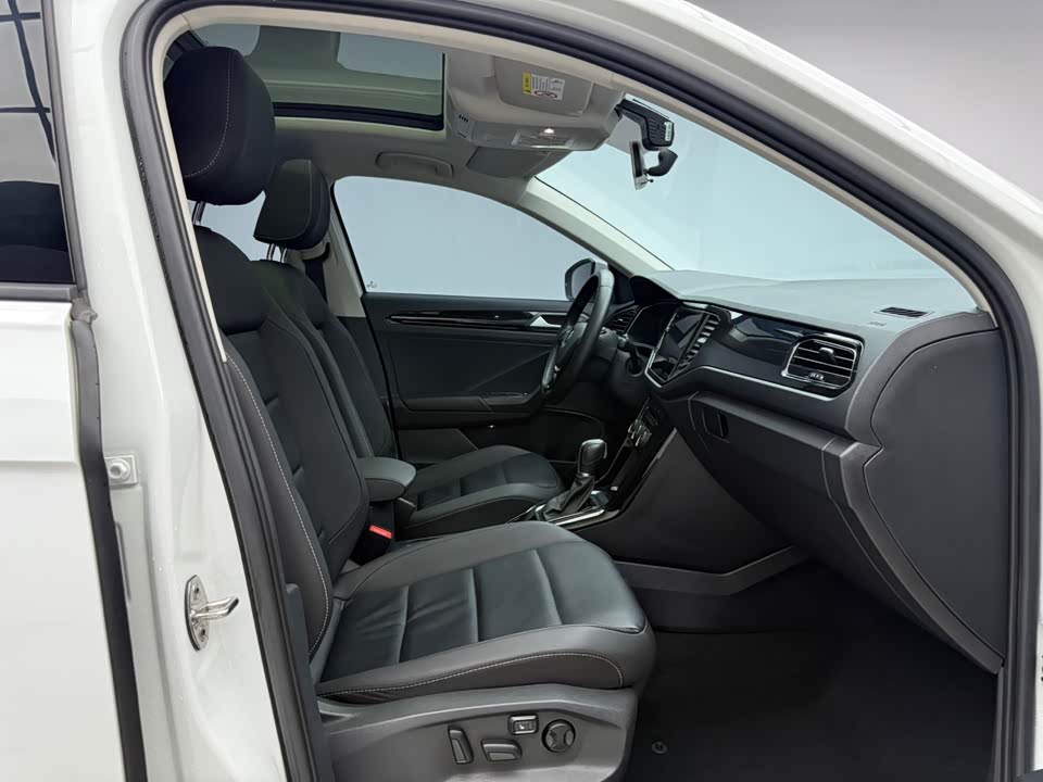 Volkswagen T-ROC exploring Songs