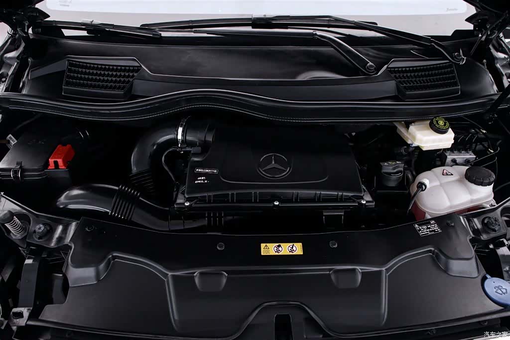 Mercedes-Benz V-Class, 2023 18