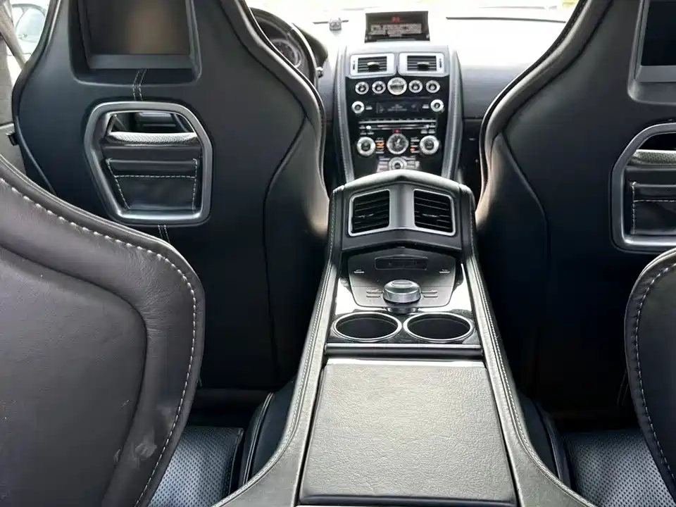 Aston Martin Rapide Aston Martin Rapide