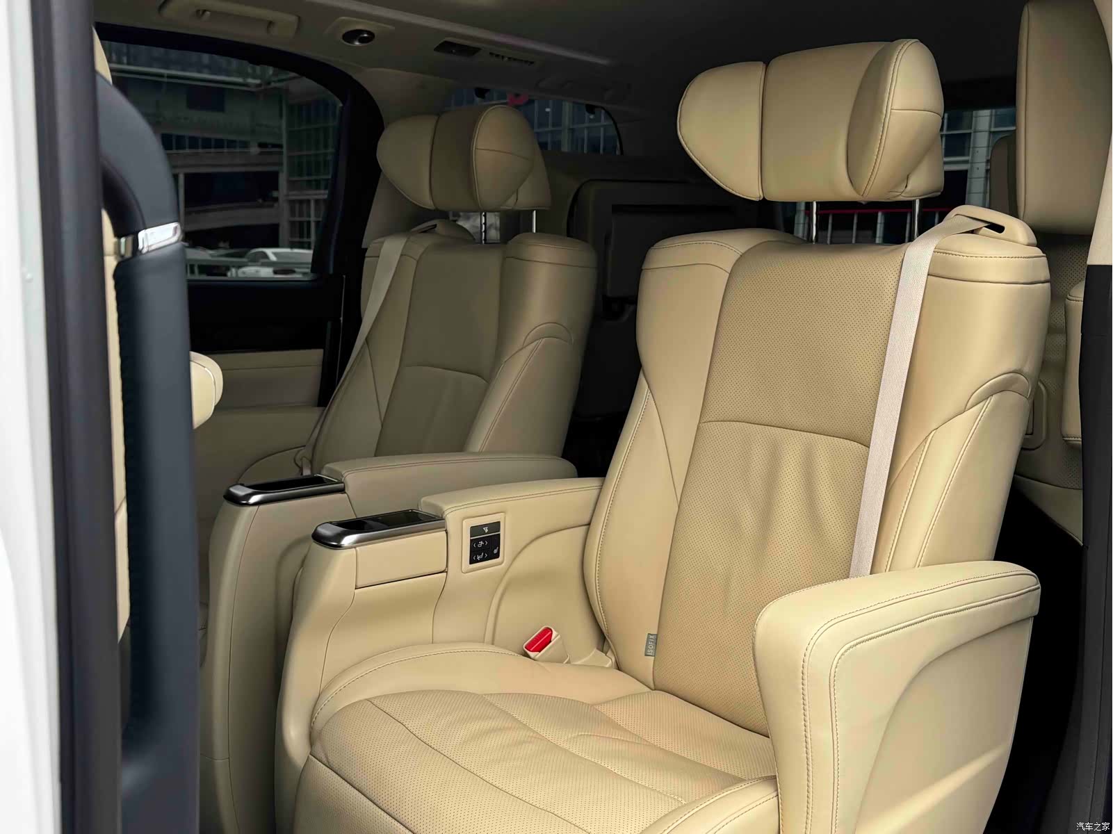 Toyota Alphard, 2020 13