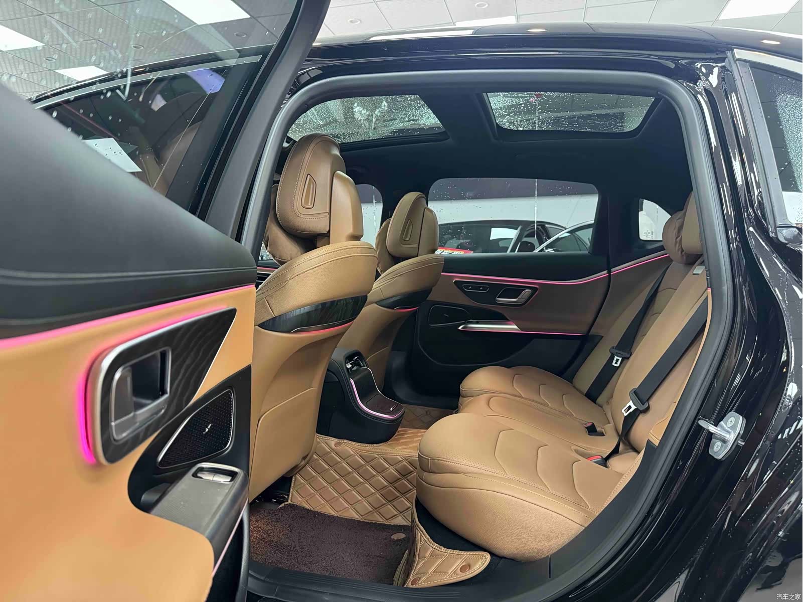 Mercedes-Benz E-Class, 2024 8