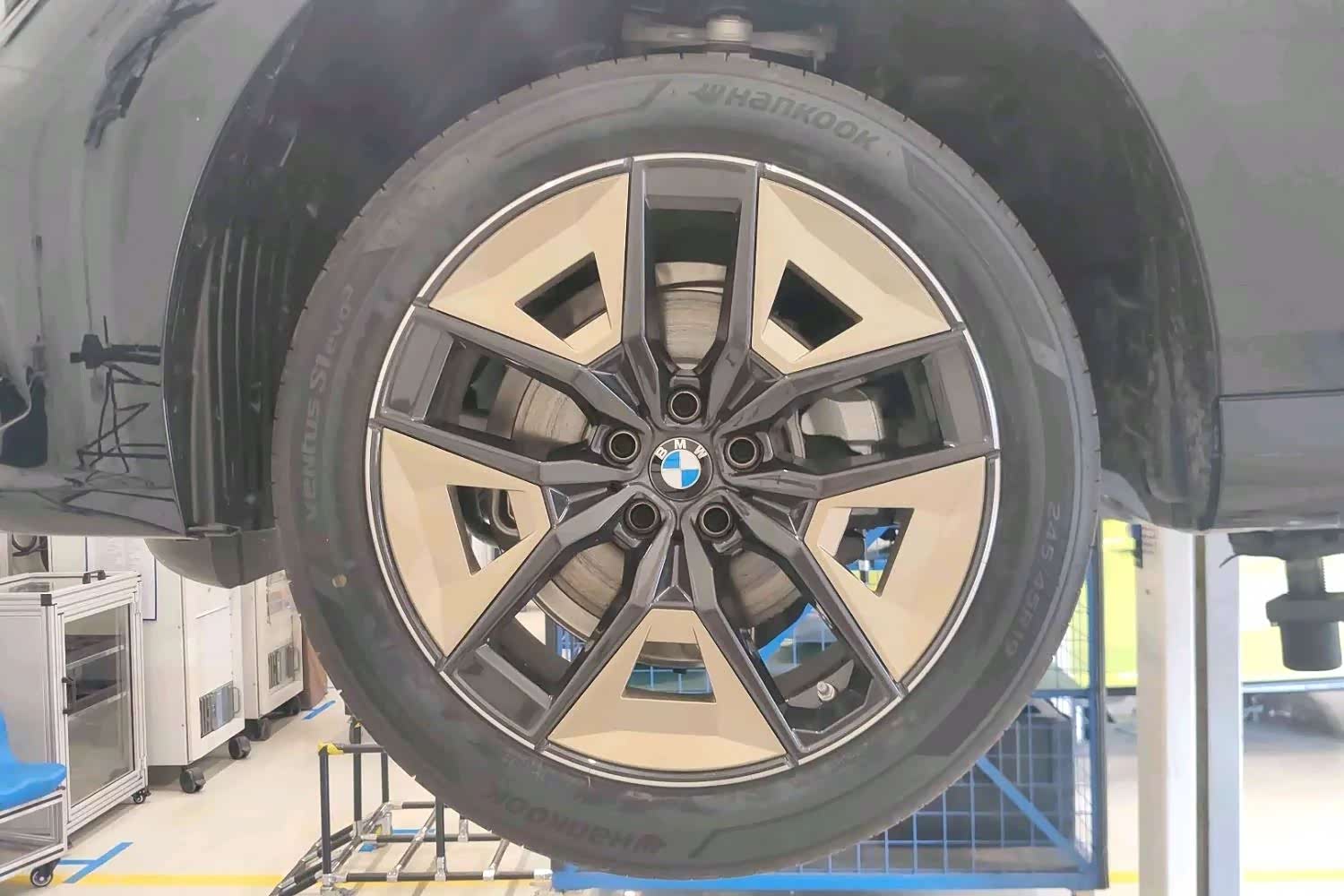 BMW 5 Series, 2026 11