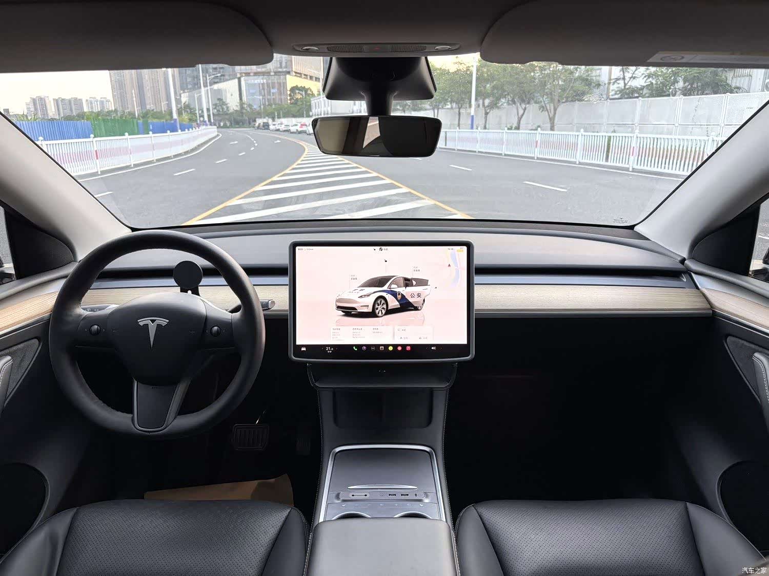 Tesla Model Y, 2023 4