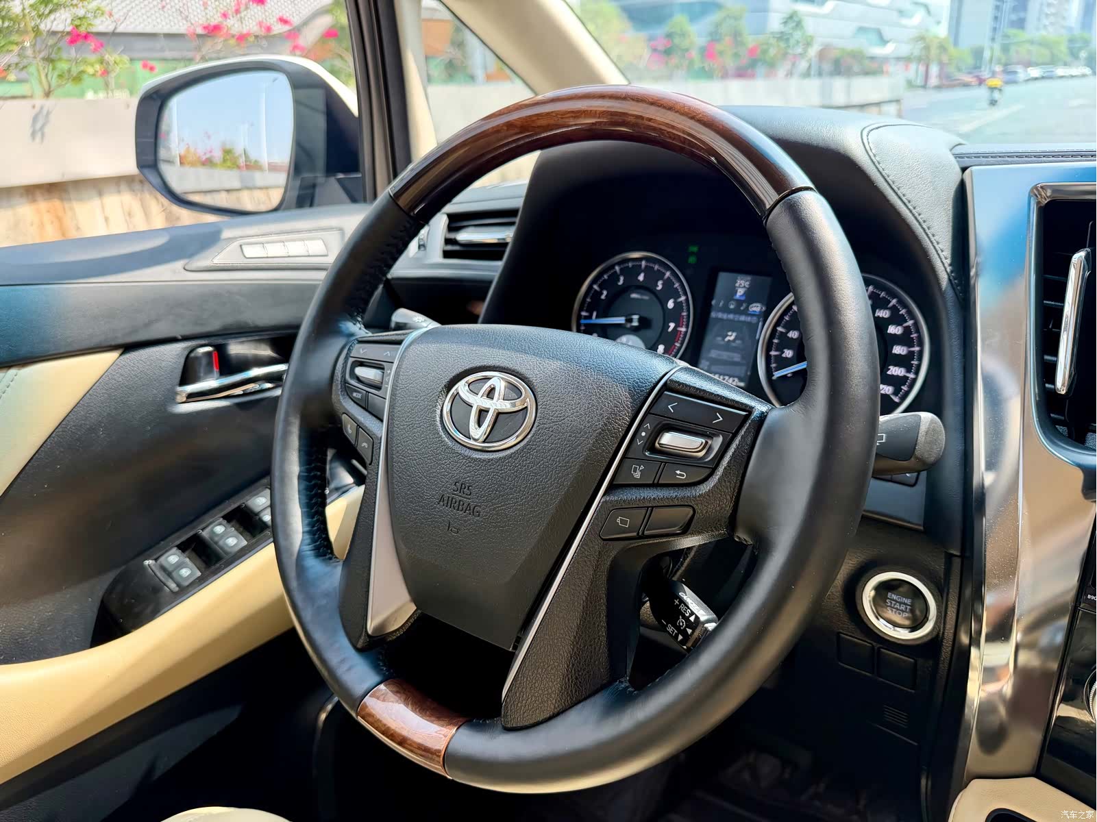 Toyota Alphard, 2017 33