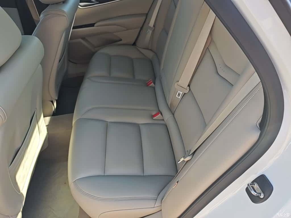Cadillac XTS, 2017 13