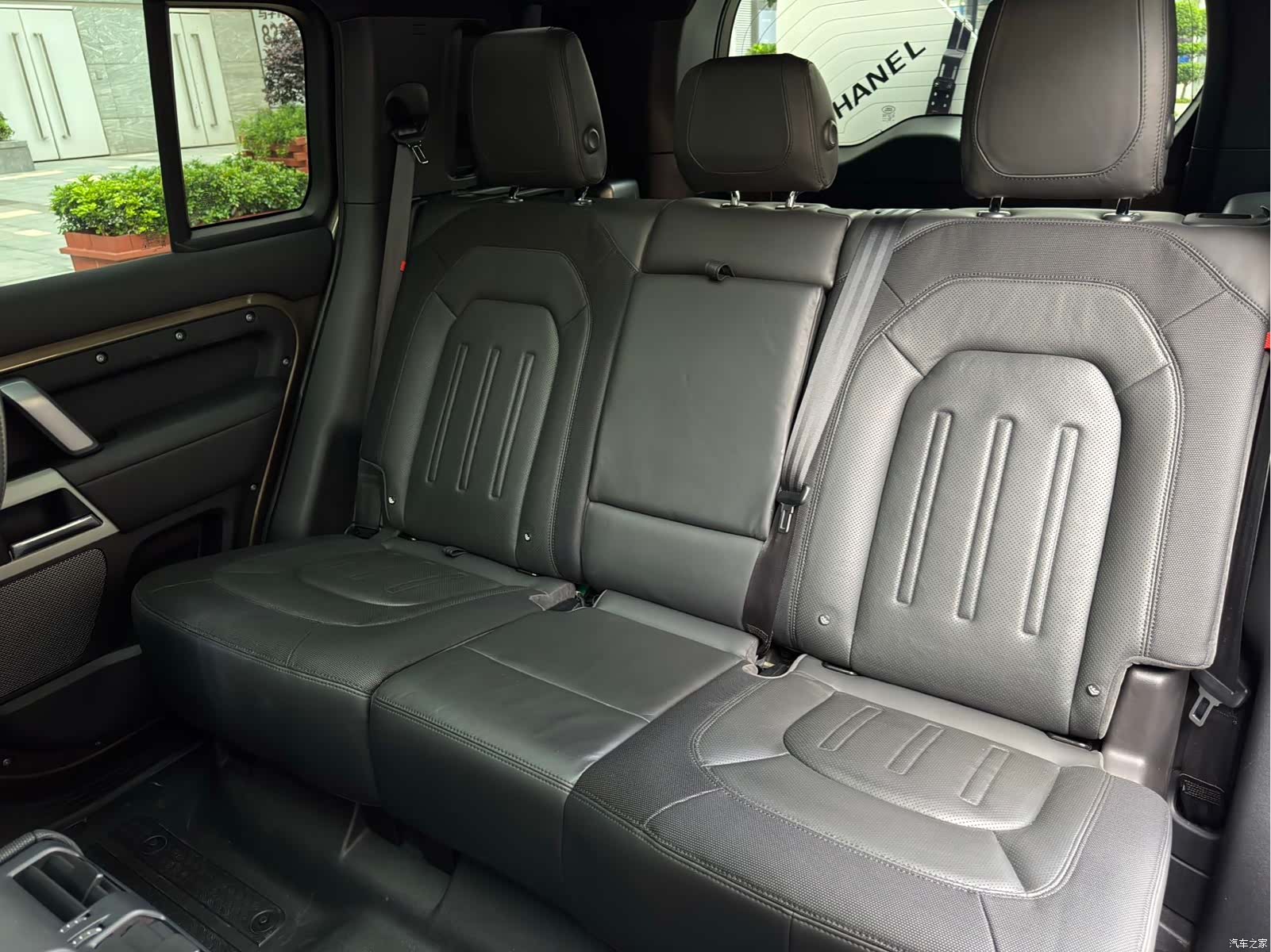 Land Rover Defender, 2021 6