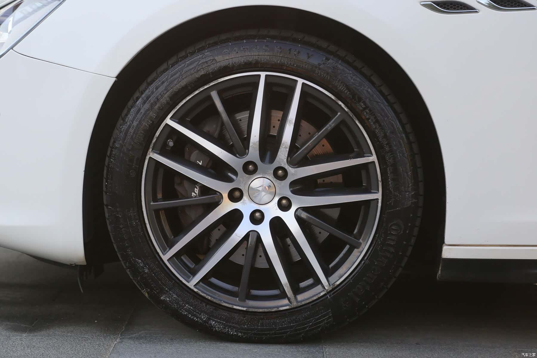 Maserati Ghibli, 2015 4