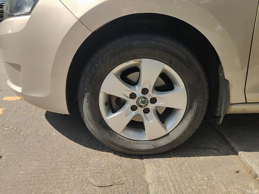 Skoda Rapid, 2015 23