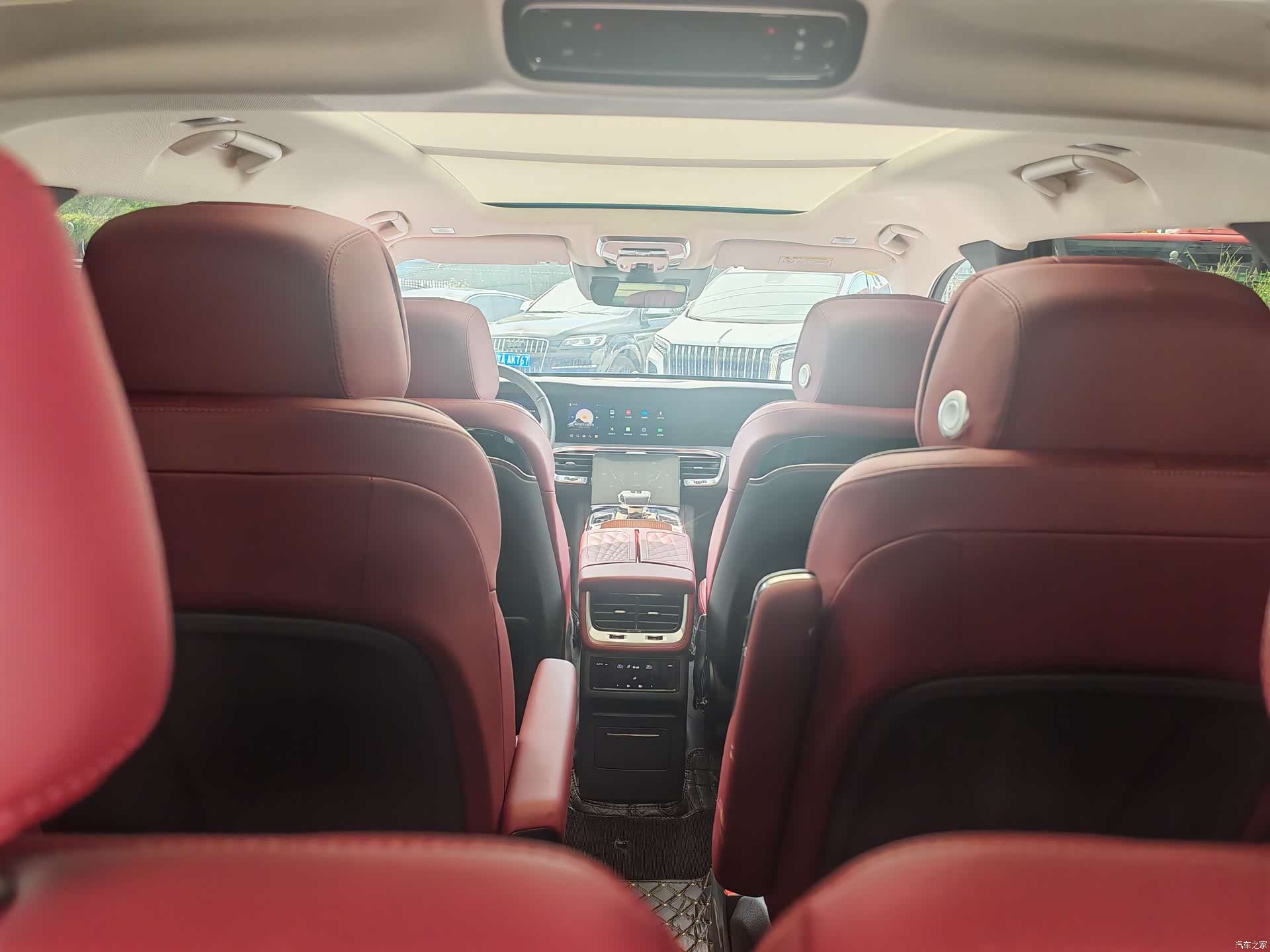 Hongqi E-HS9, 2023 12