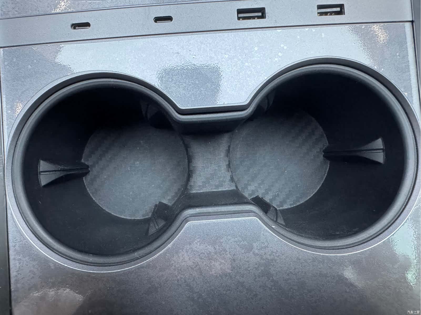 Tesla Model Y, 2023 16