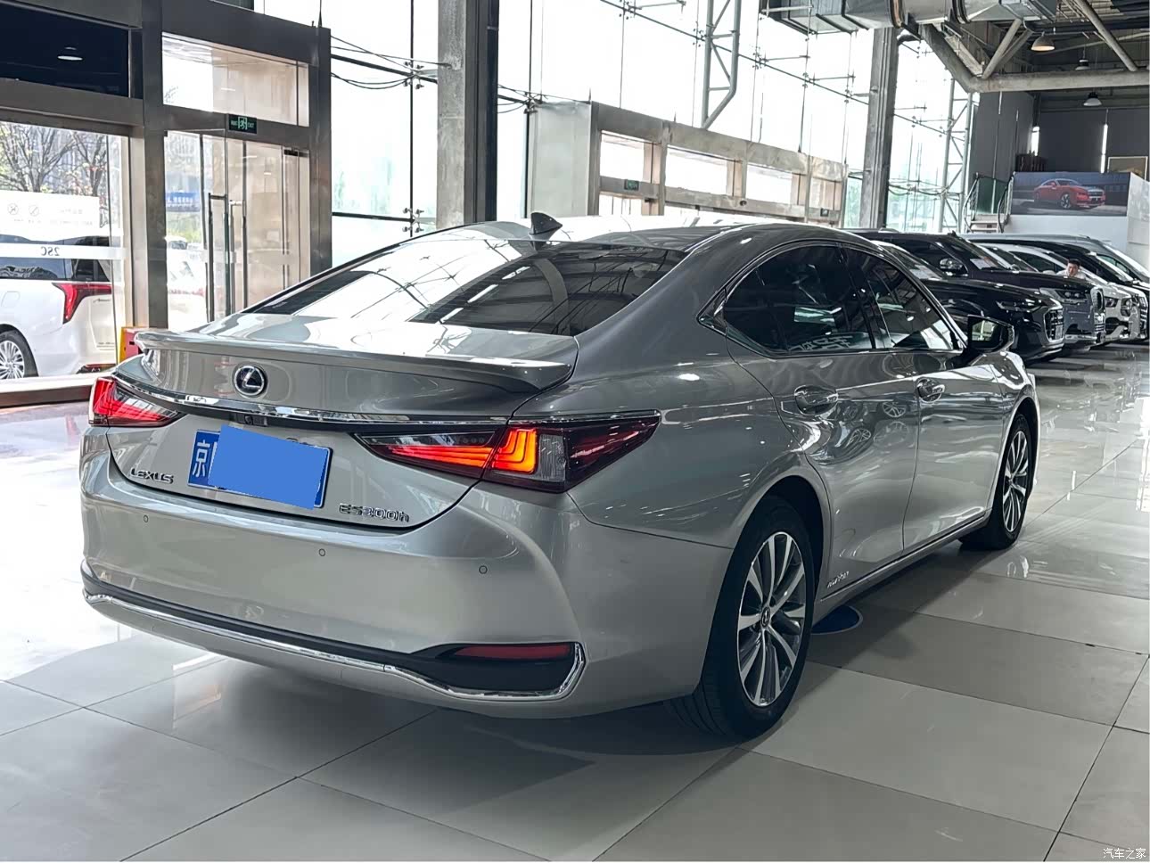Lexus ES, 2020 4