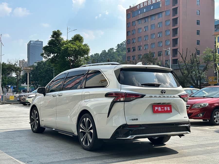 Toyota Granvia 2023, фото 7