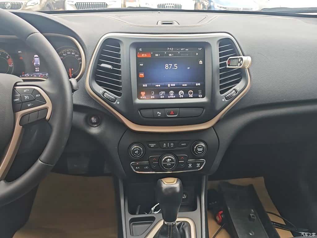 Jeep Cherokee, 2018 13