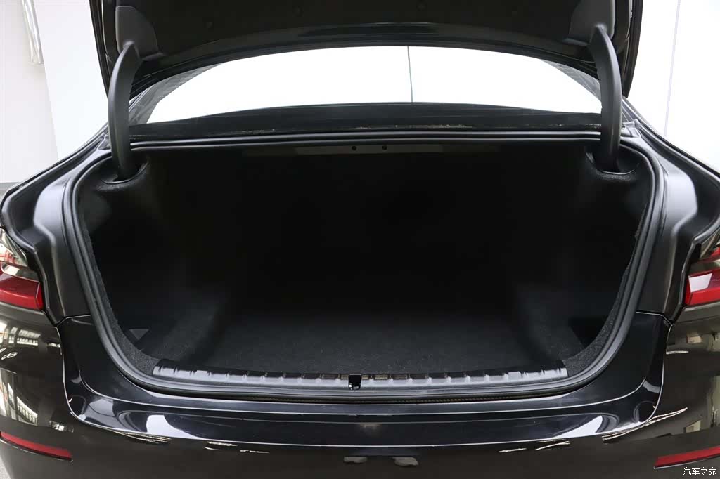 BMW 5 Series, 2022 31