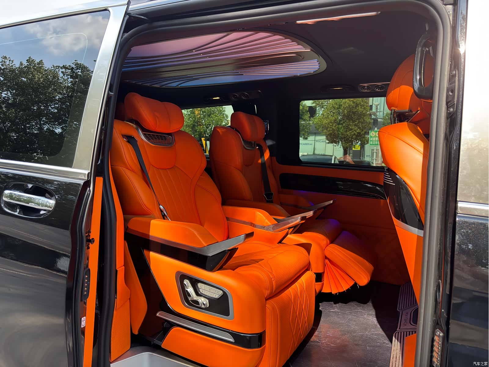 Mercedes-Benz 7, 2023 9