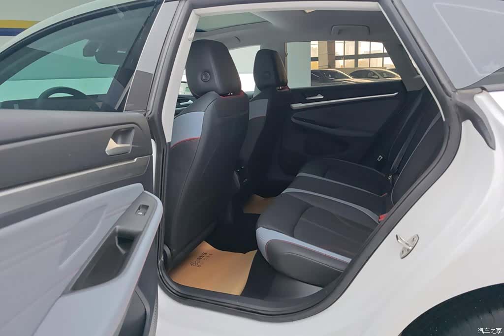 Volkswagen Lamando, 2024 11
