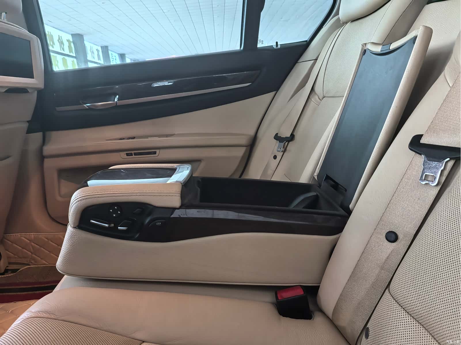 BMW 7 Series, 2012 10