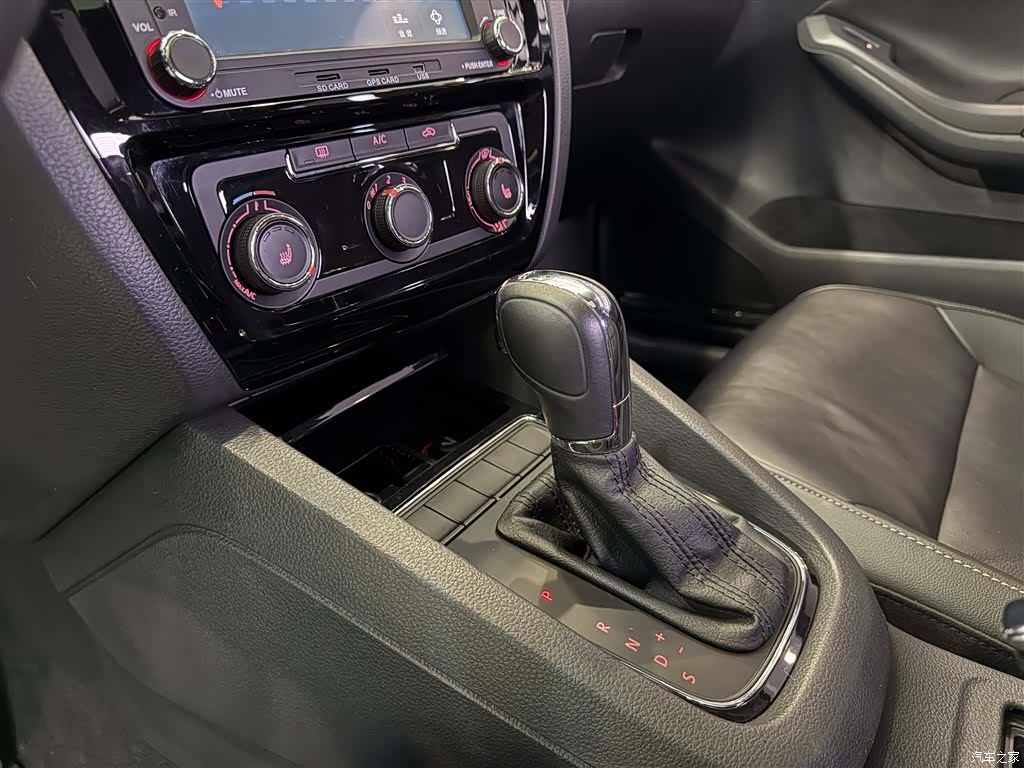 Volkswagen Sagitar, 2015 15