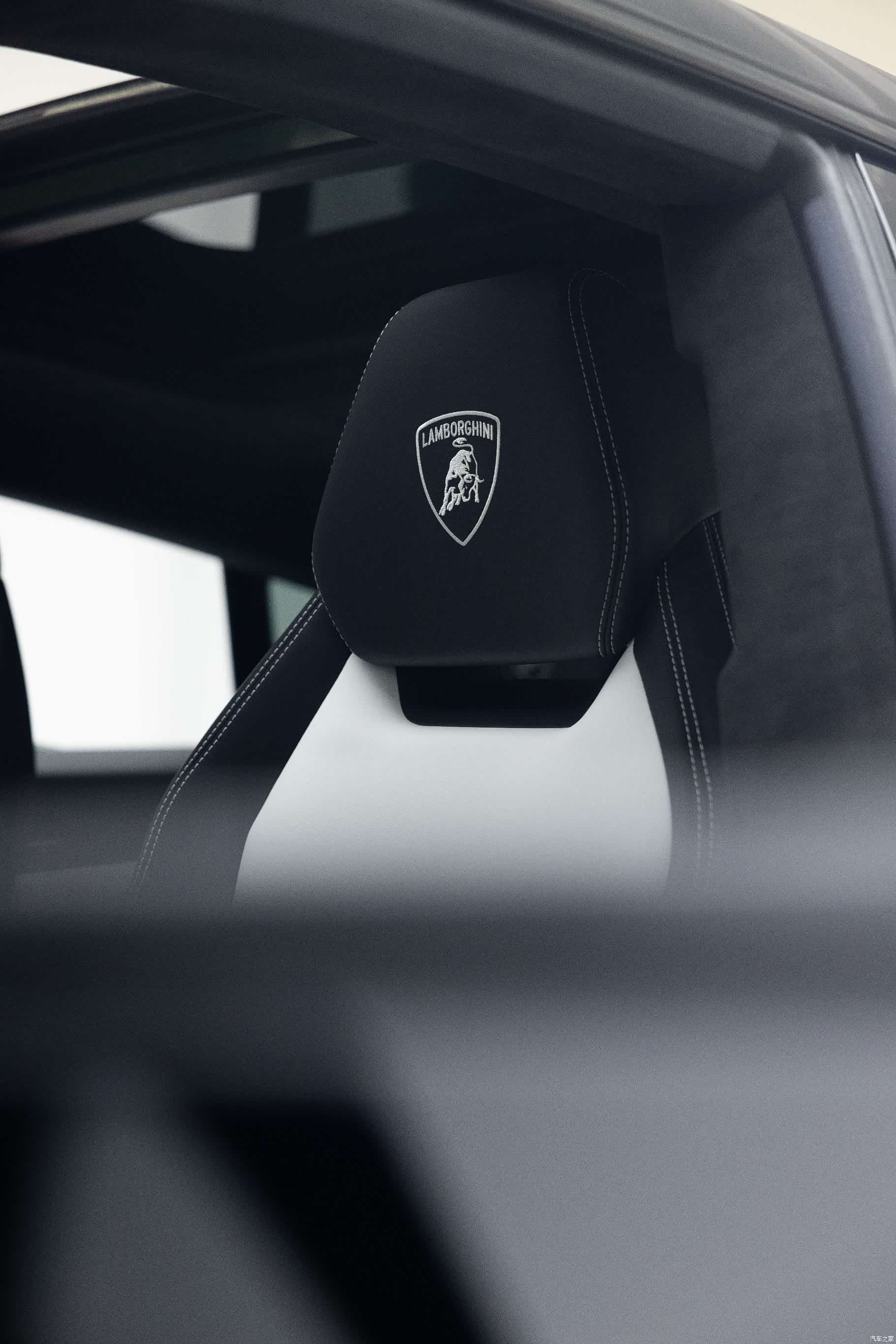 Lamborghini Urus, 2021 11