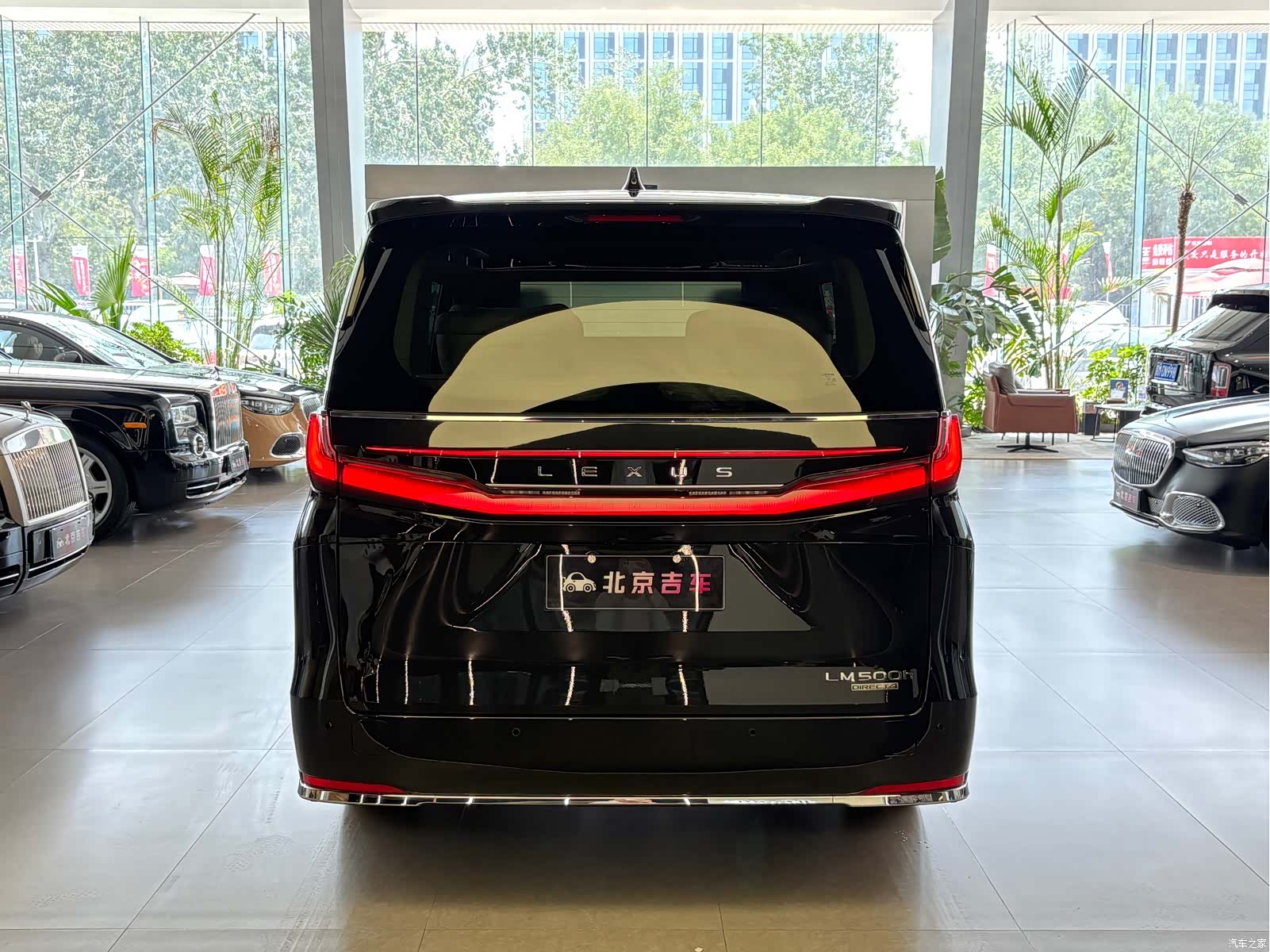 Lexus LM, 2026 6