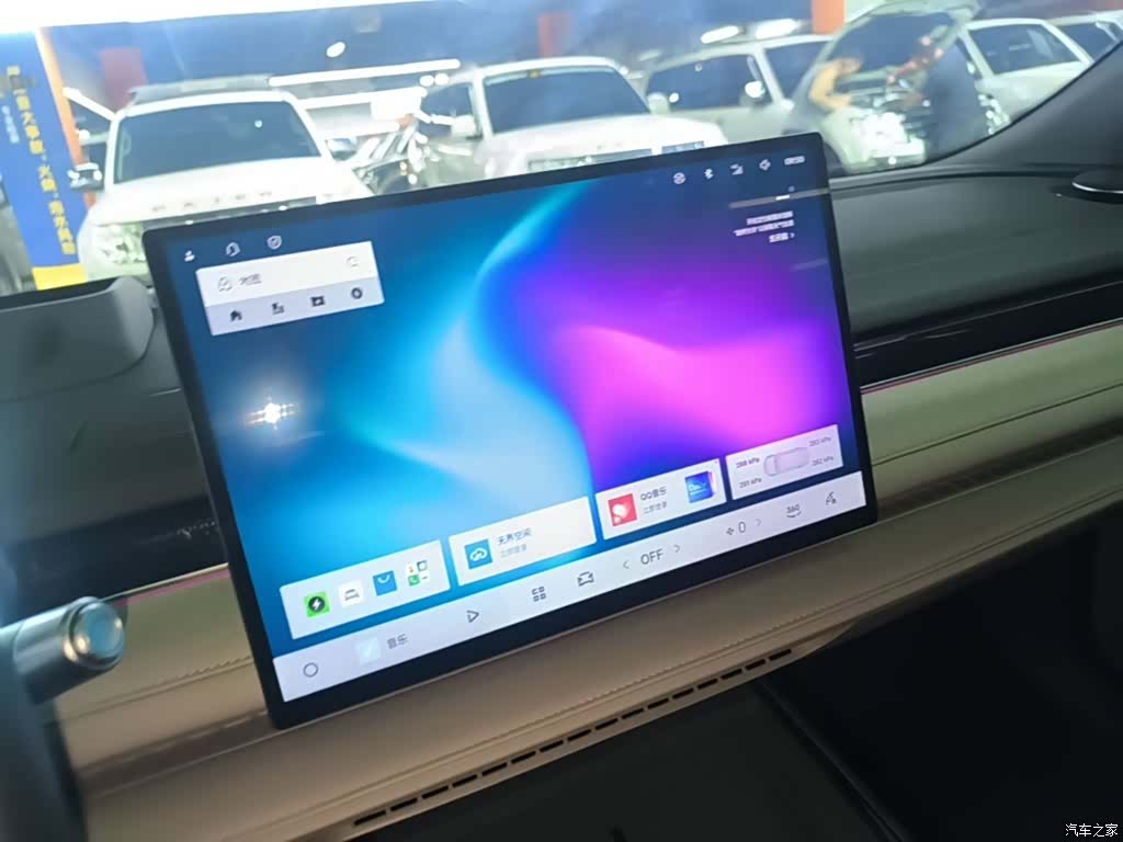 Geely 8, 2025 13