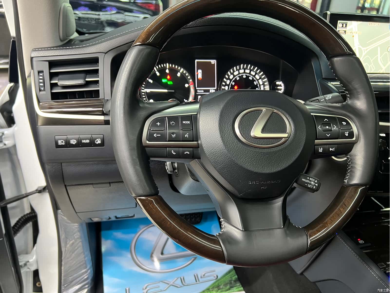Lexus LX, 2019 17
