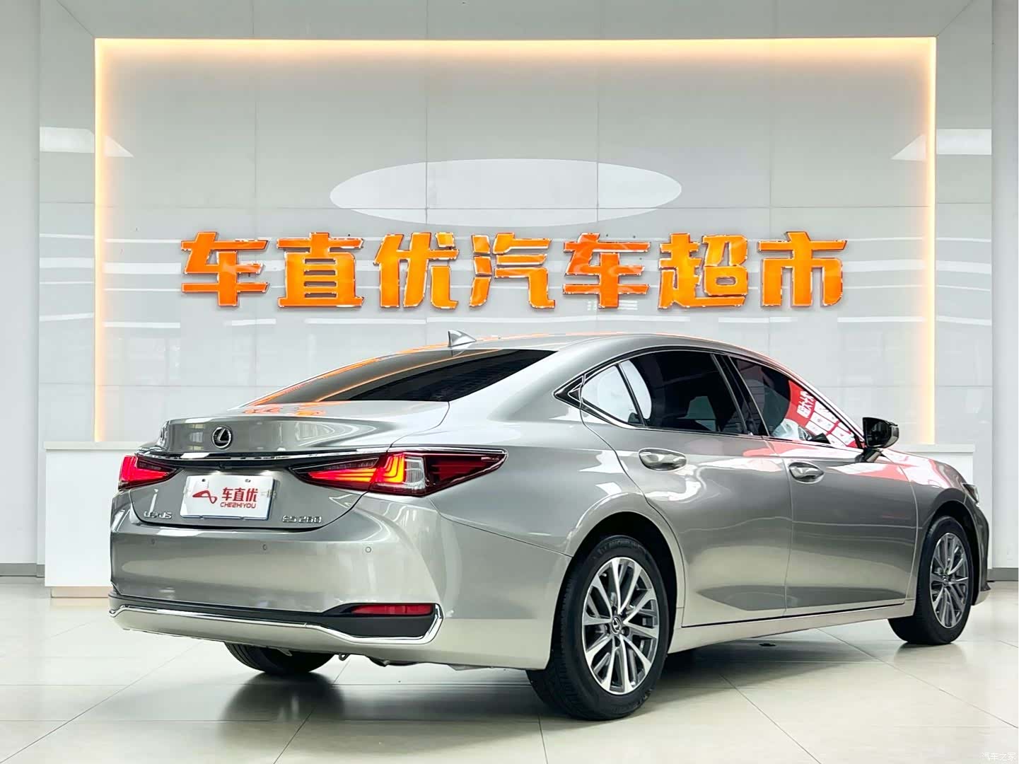 Lexus ES, 2023 все фото
