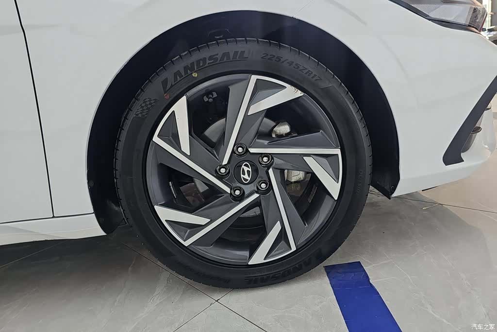 Hyundai Elantra, 2025 6