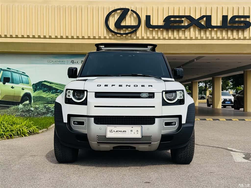 Land Rover Defender, 2023 3