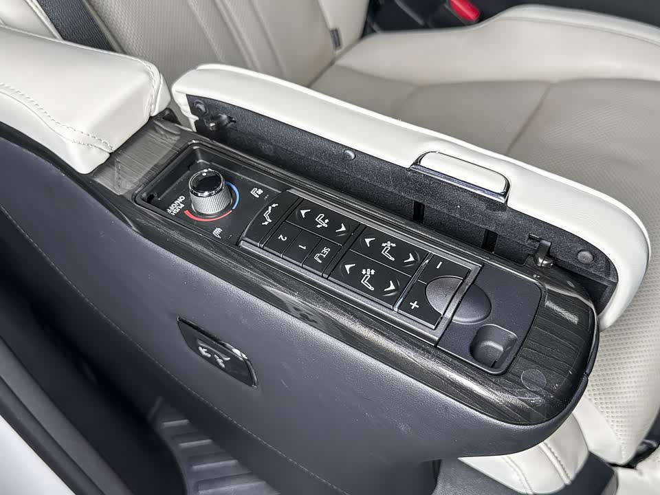 Lexus LM Lexus LM