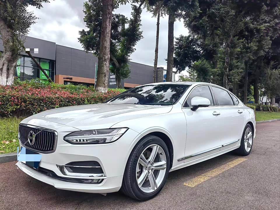 Volvo S90