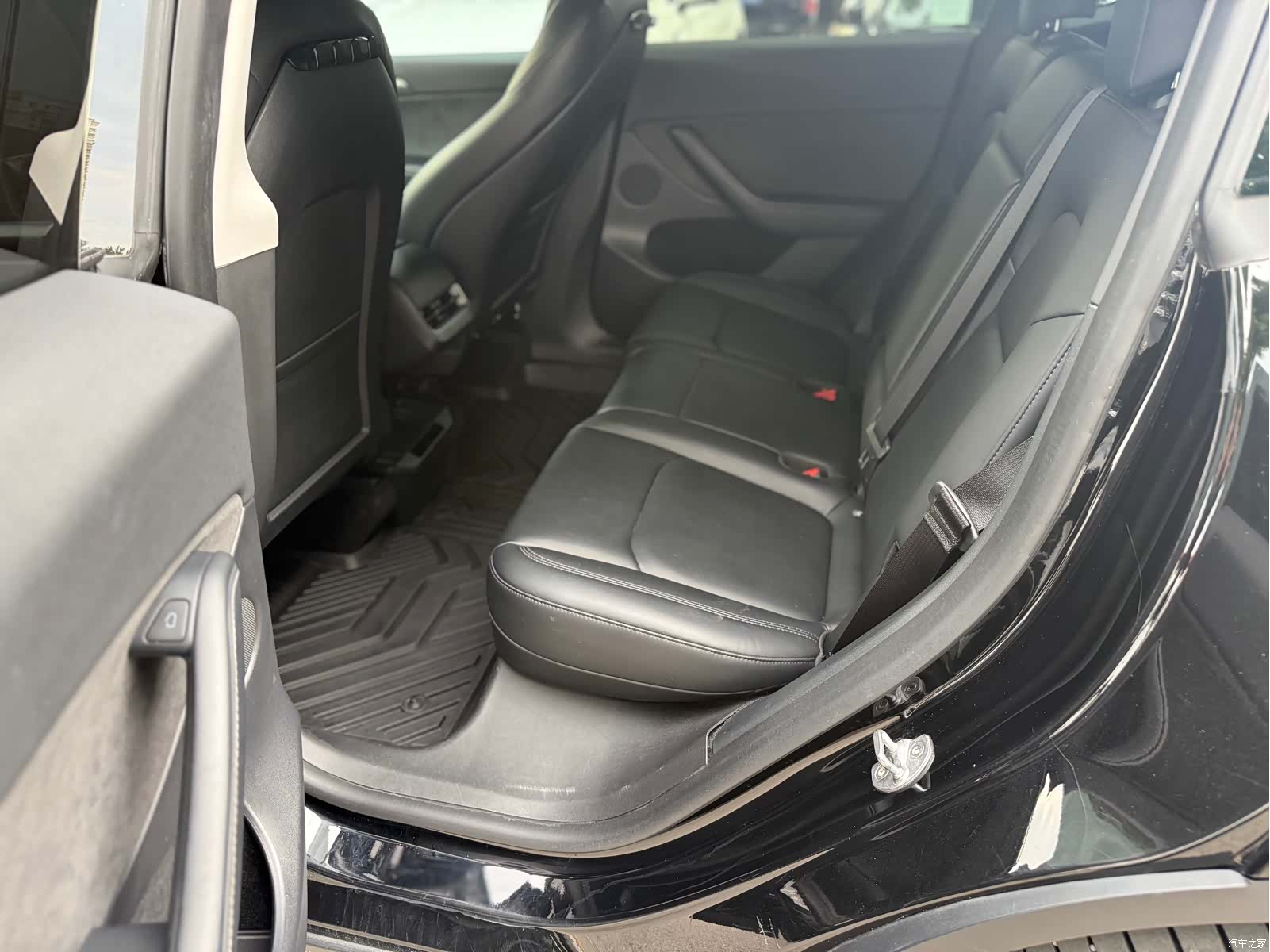Tesla Model Y, 2023 7