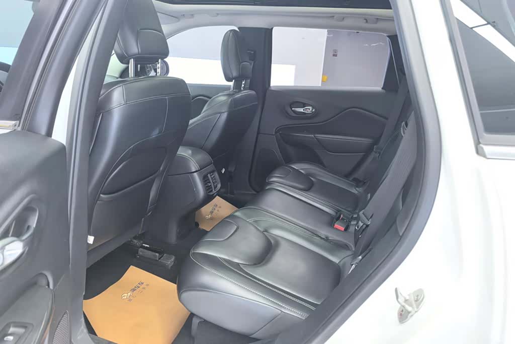 Jeep Cherokee, 2016 11