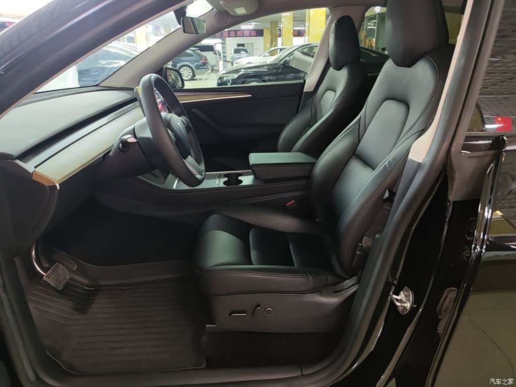 Tesla Model Y, 2023 15