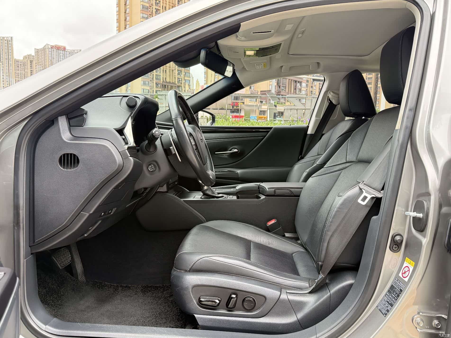 Lexus ES, 2018 все фото