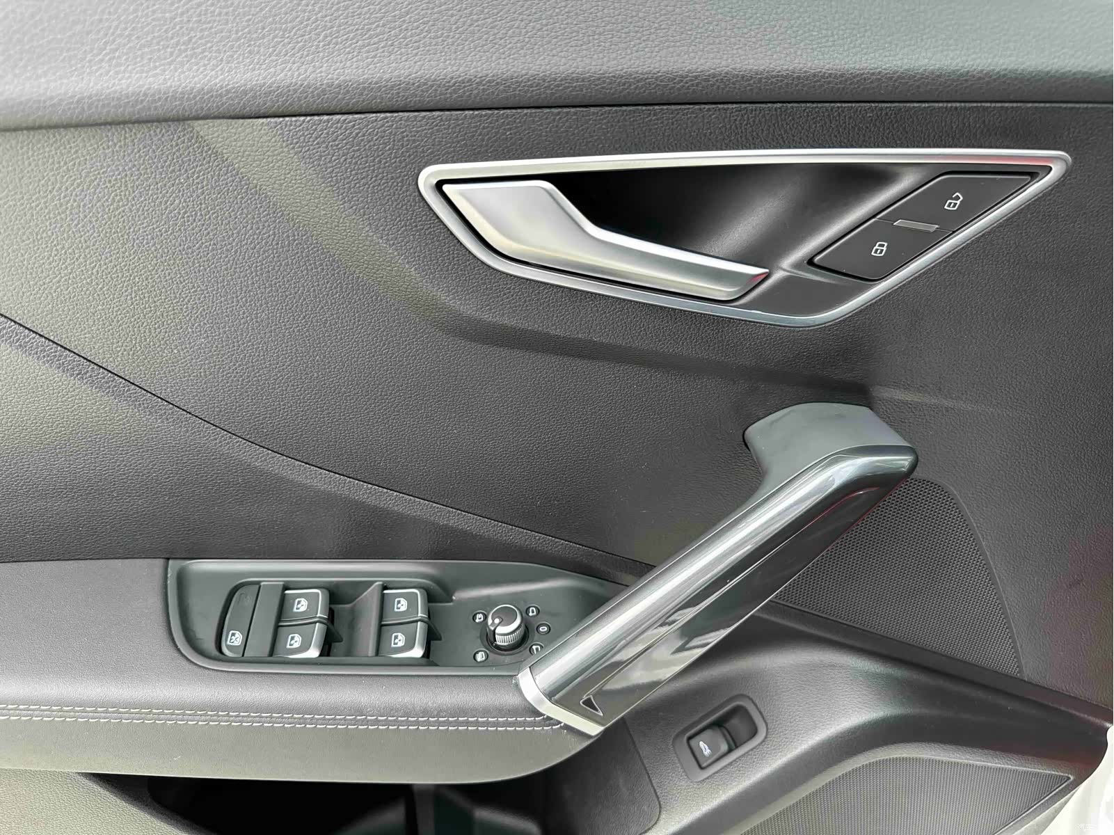 Audi Q2L, 2023 11