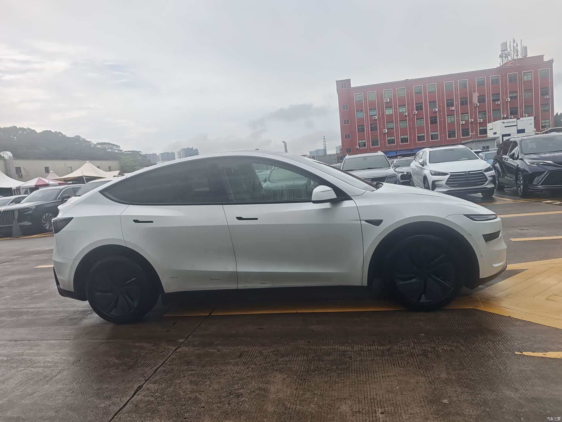 Tesla Model Y, 2025 4