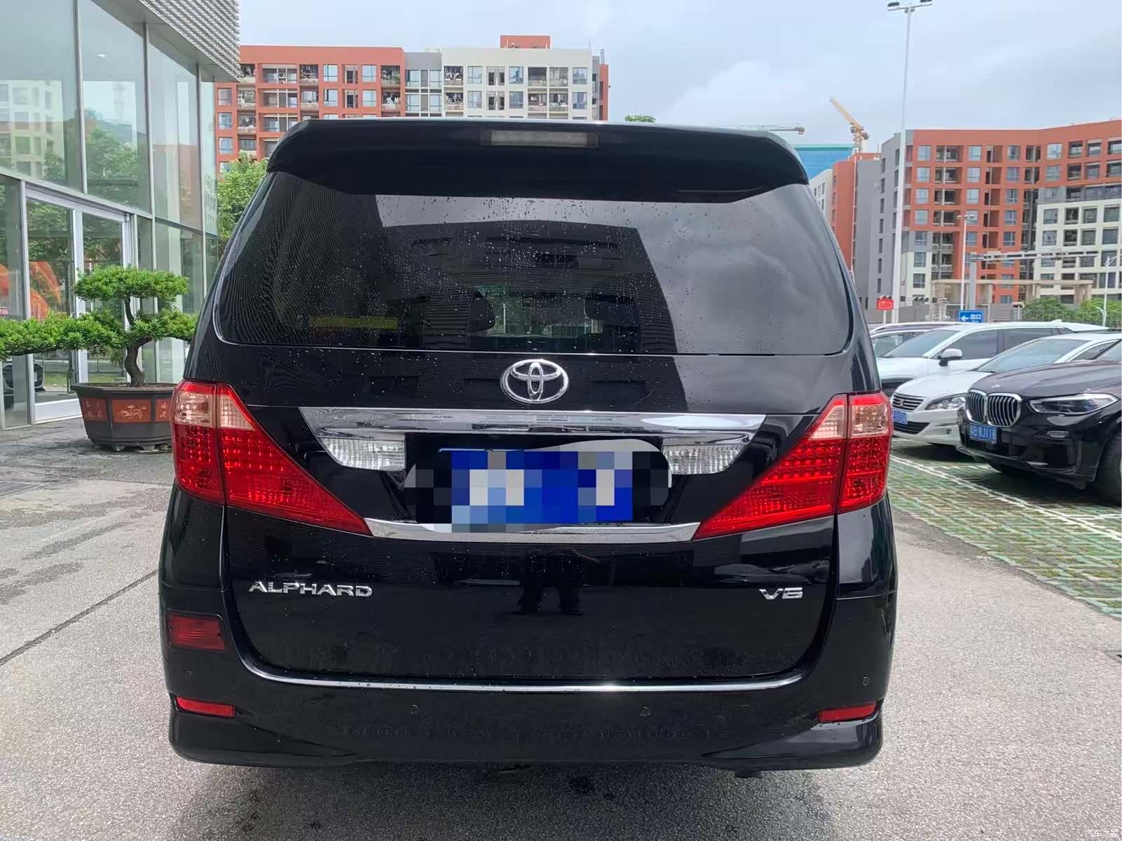 Toyota Alphard, 2011 3