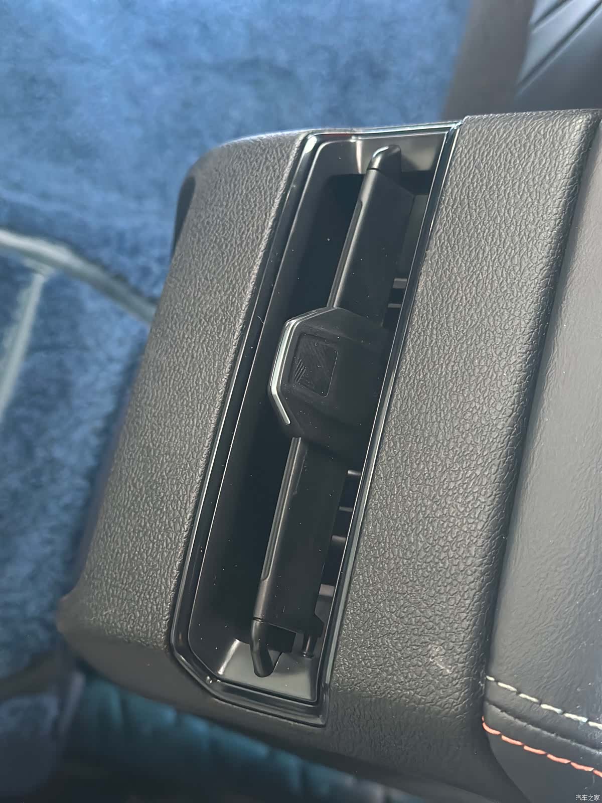 Geely Binray, 2022 15