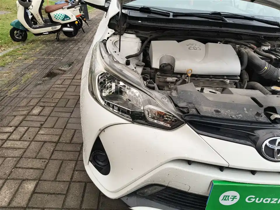 Toyota YARiS L to enjoy