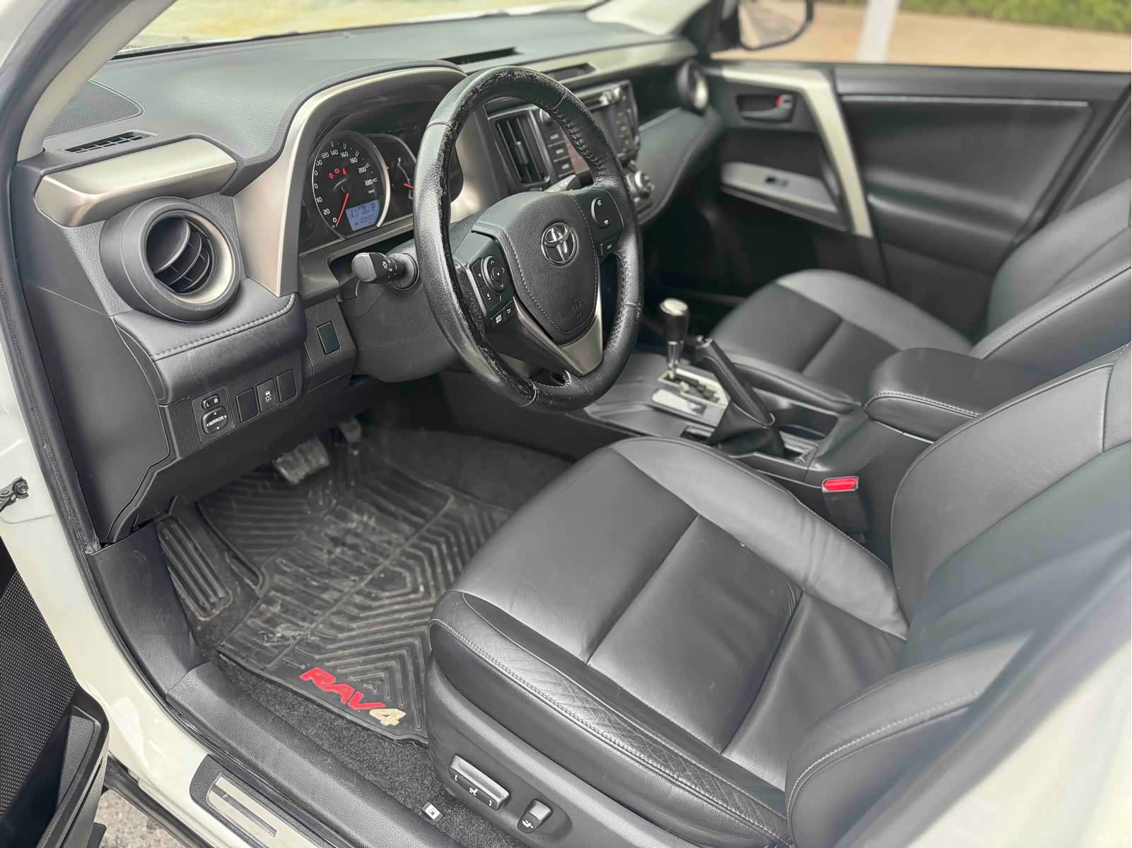 Toyota RAV4, 2014 4