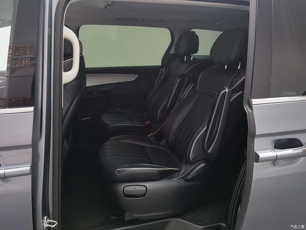 Roewe iMAX8, 2022 12