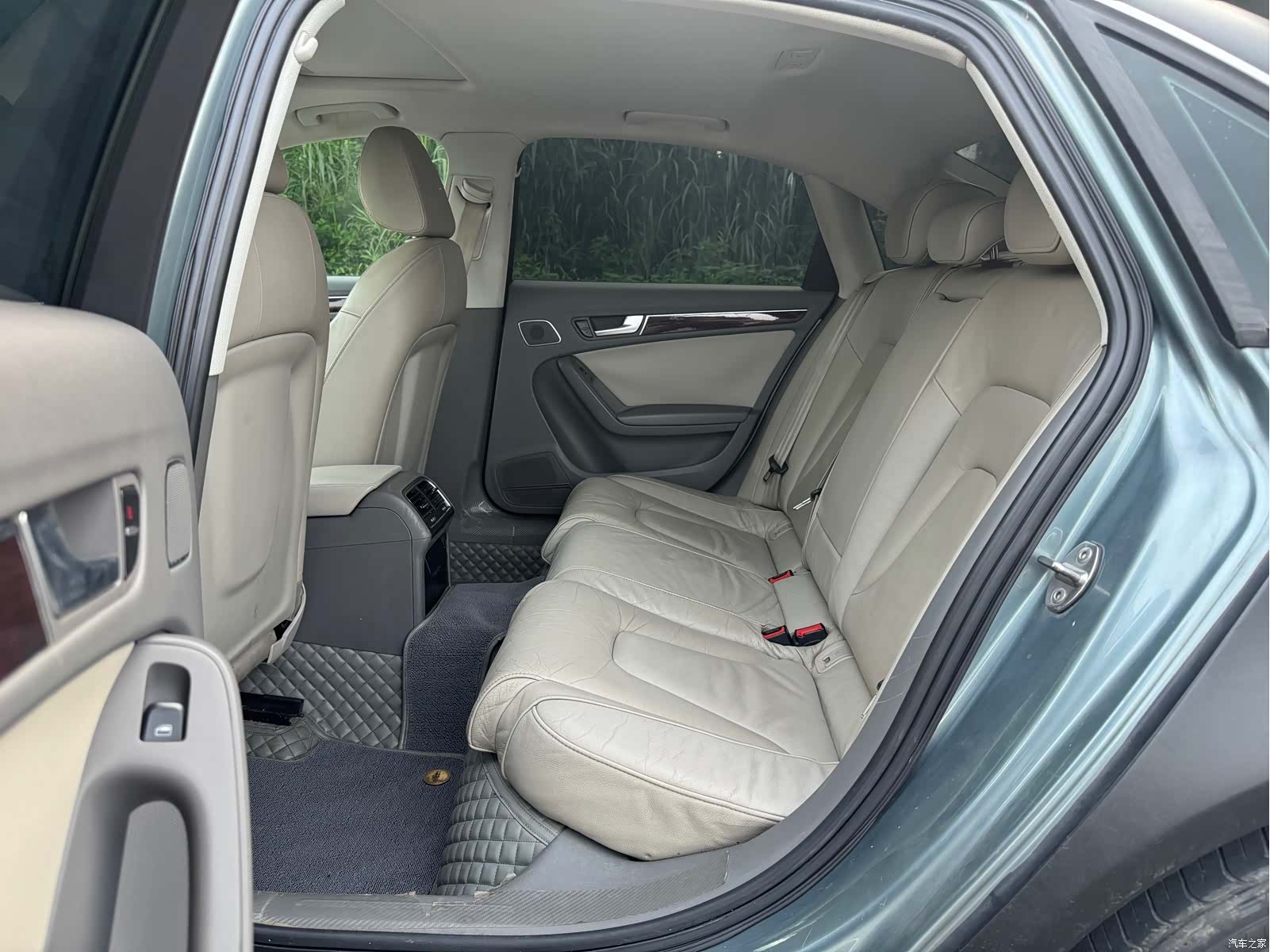 Audi A4L, 2010 7