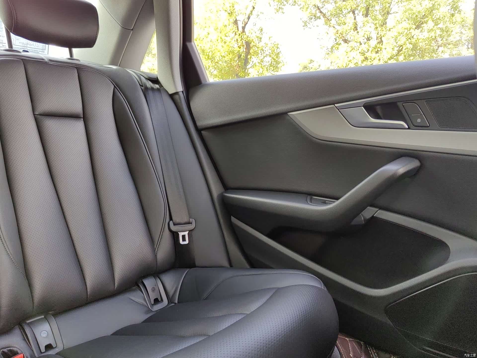 Audi A4L, 2019 30