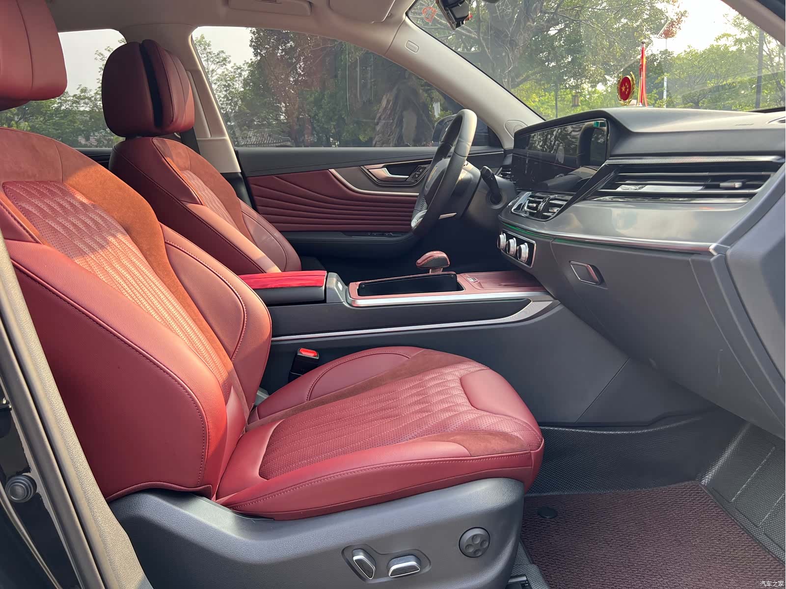 Hongqi HS5, 2024 8